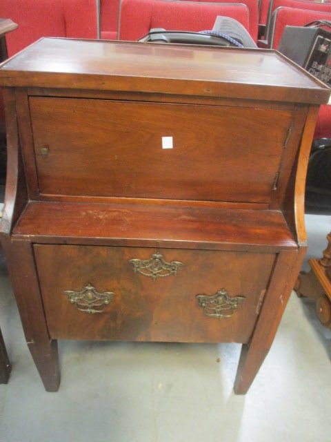 Antique Wood Drop Front Desk w/Rich Woodgrain finish: 20 x 16 1/2 x 28