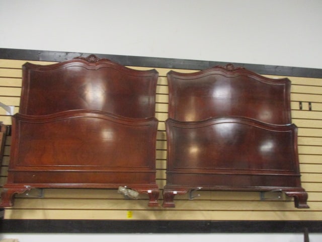 Mahogany Twin Beds (PR) (1 of 6)