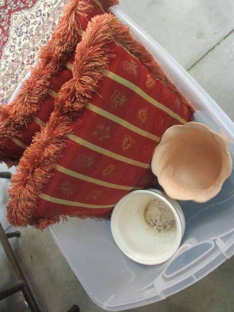 2 Throw Pillows & 2 Planters: .