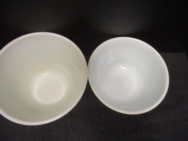 Pyrex 7" Avocado Bowl & Fireking Turquoise Bowl 7 1/2" - 2