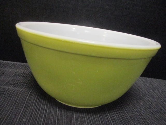 Pyrex 7" Avocado Bowl & Fireking Turquoise Bowl 7 1/2" - 3