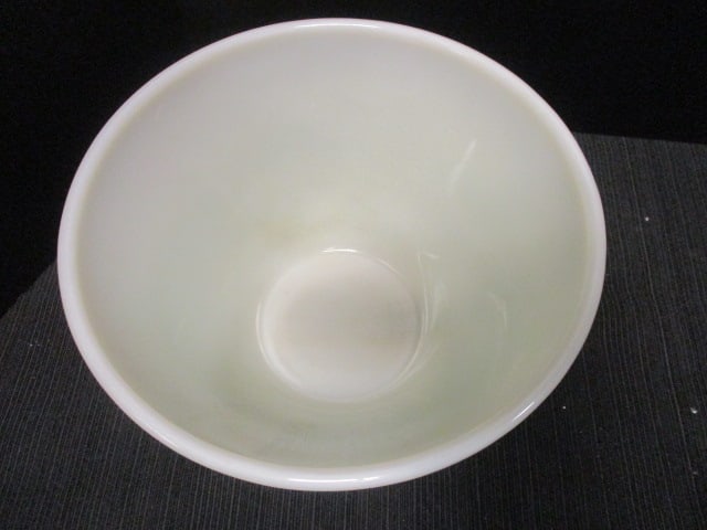 Pyrex 7" Avocado Bowl & Fireking Turquoise Bowl 7 1/2" - 7