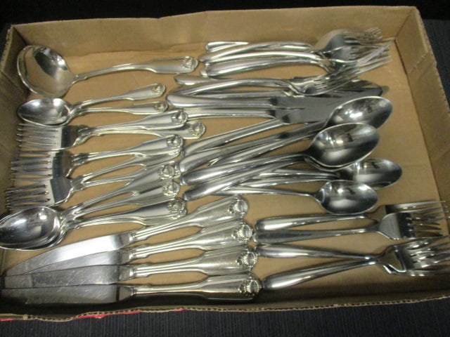 Oneida (17 PC) Flatware & 23 PC Unmarked Flatware: .