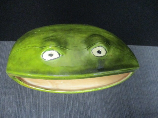 Glossy Green Ceramic Wide Mouth Frog & Frog Razor Blade Bank - 6