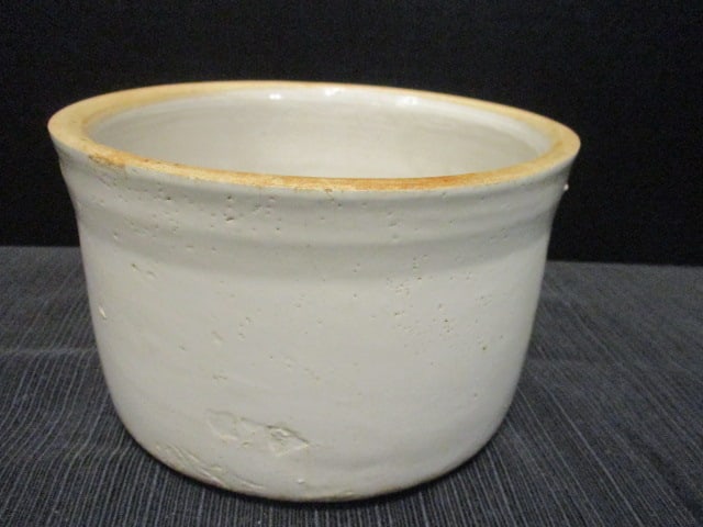 Pottery Utility Crock w/Rounded Concave Interior: 6"