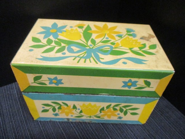 Vtg. Recipe Boxes, Vtg. Shakers, Crystal Knife Rest - 2