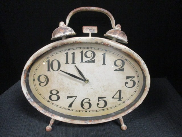 Vtg. Style Oval Shaped Tabletop Clock: 12 x 11