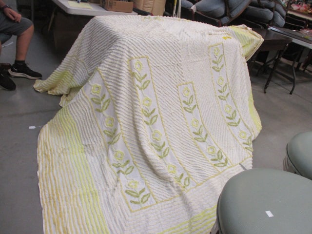 Chenille Bedspread: 114 x 116