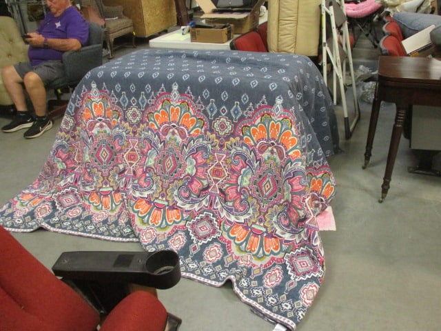 Vera Bradley Quilted Bedspread: 104 x 92