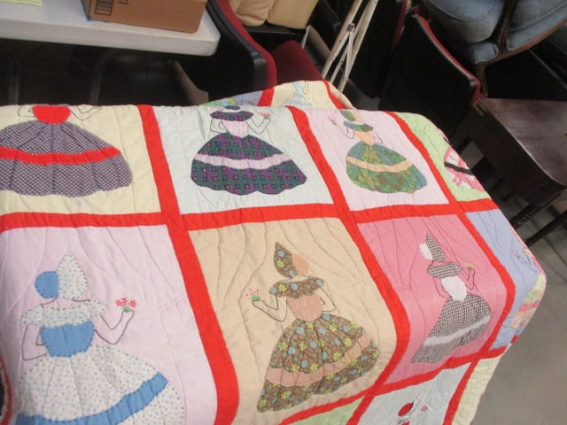 Sun Bonnet Sue Hand & Machine Stitched Reversible Quilt - 3