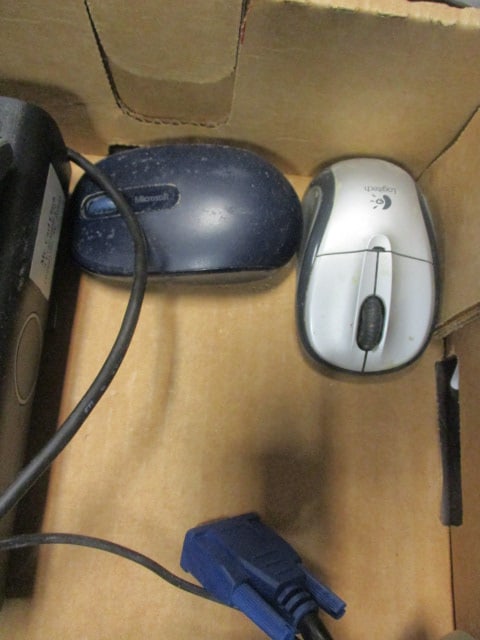 Dell Model 1901FP Computer System w/speakers,mouse,keyboard - 5
