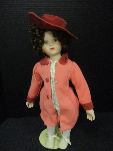 Alyson Autumn Breeze 18" Ashton Drake Doll: .