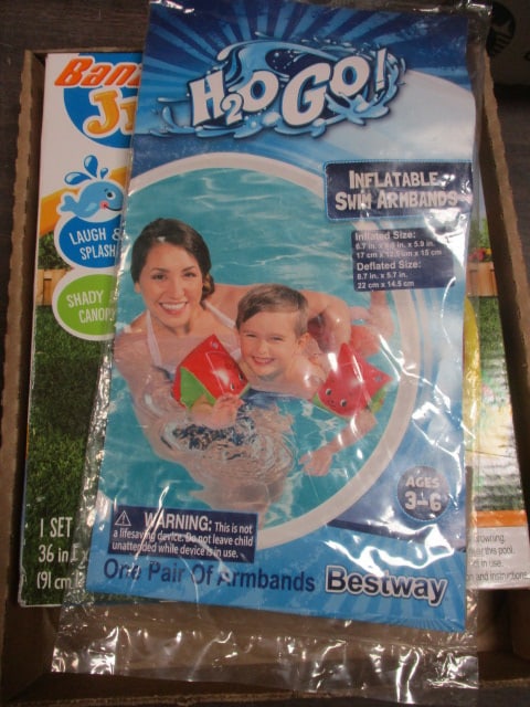 Packaged Swim Armbands & Banzai, Jr. Shady Time Turtle Pool: .