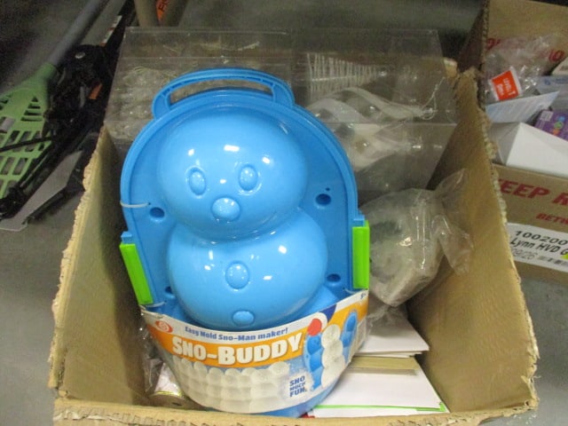 Christmas Ornaments, Christmas Greeting Cards, & Sno Buddy Mold: .