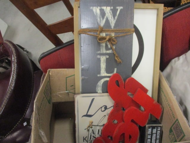Grouping of Novelty Wall plaques: .