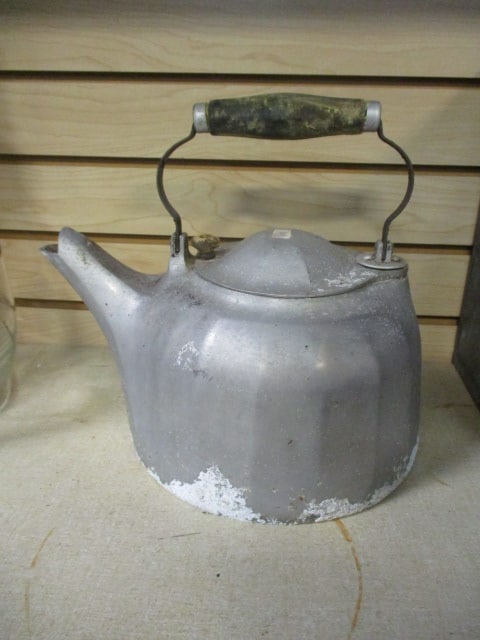 Vintage Griswold "Colonial Design" Cast Aluminum Tea Kettle: 11" (to handle) wear and rust