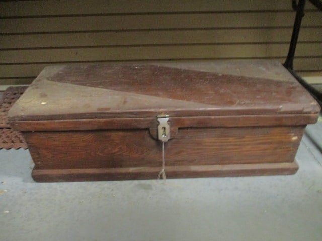 Vintage Handmade Wood Hinged Lid Storage Box (1 of 9)