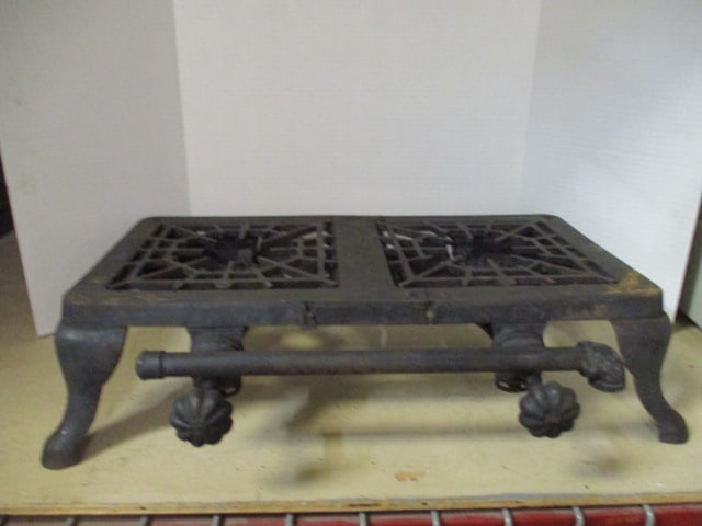 Antique Griswold No. 712 Cast Iron Double Burner Tabletop Gas Stove: 24" x 16" x 7"