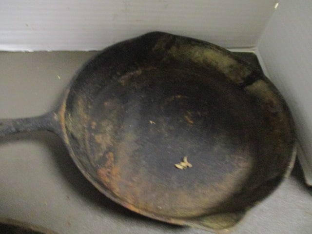 2 Vintage Cast Iron Skillets - 4