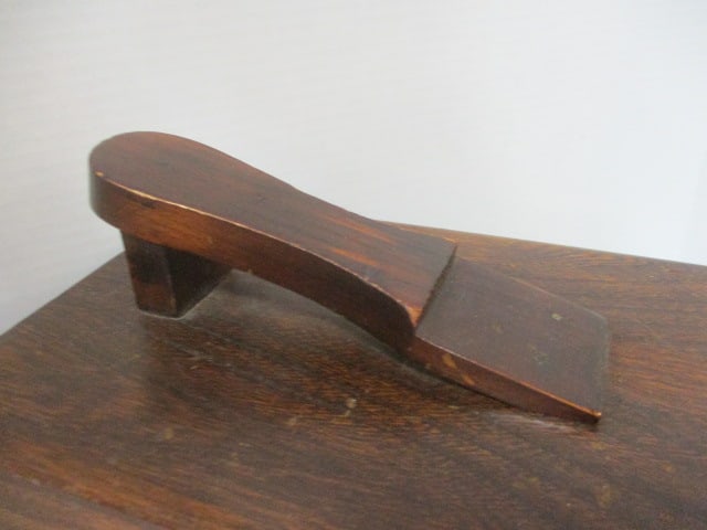 Merchant Box Co. Wood Shoeshine Box w/3 Brushes - 2