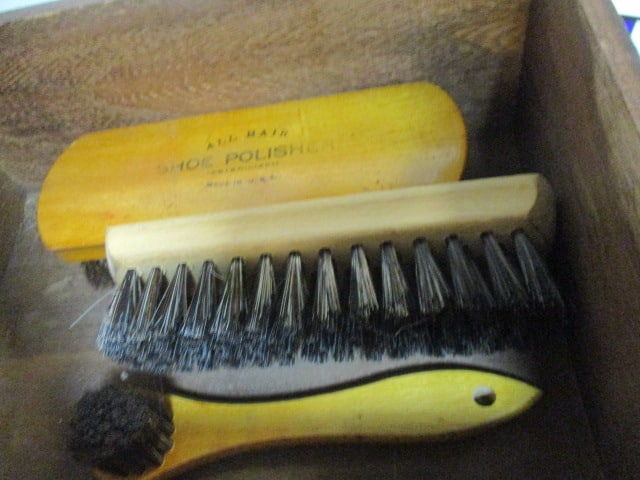 Merchant Box Co. Wood Shoeshine Box w/3 Brushes - 4