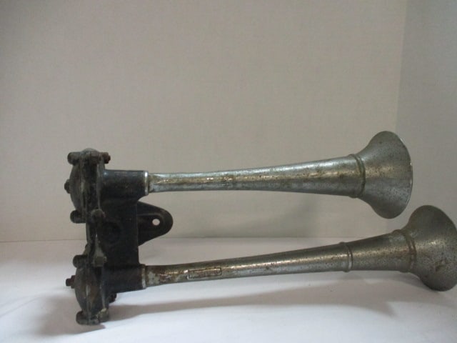 Bendix/Westinghouse Dual Trumpet 1950's Auto Air Horn - 7