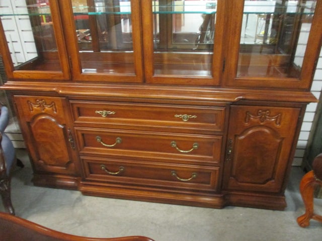 Thomasville 2 Piece Breakfront Illuminated China Hutch - 2