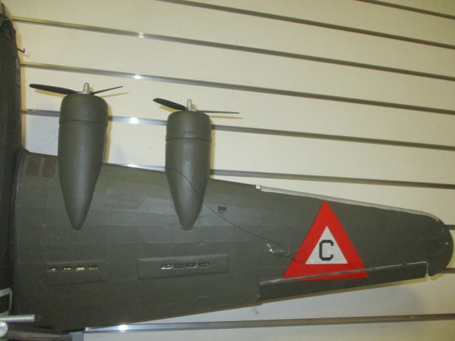 Model Boeing B-17 Flying Fortress Airplane - 2