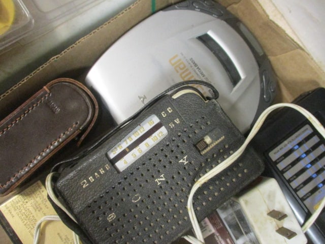 Old Sony Walkman WM-AF56 Cassette Radio, Sony Discman D-191, Sony 2 Band - 4