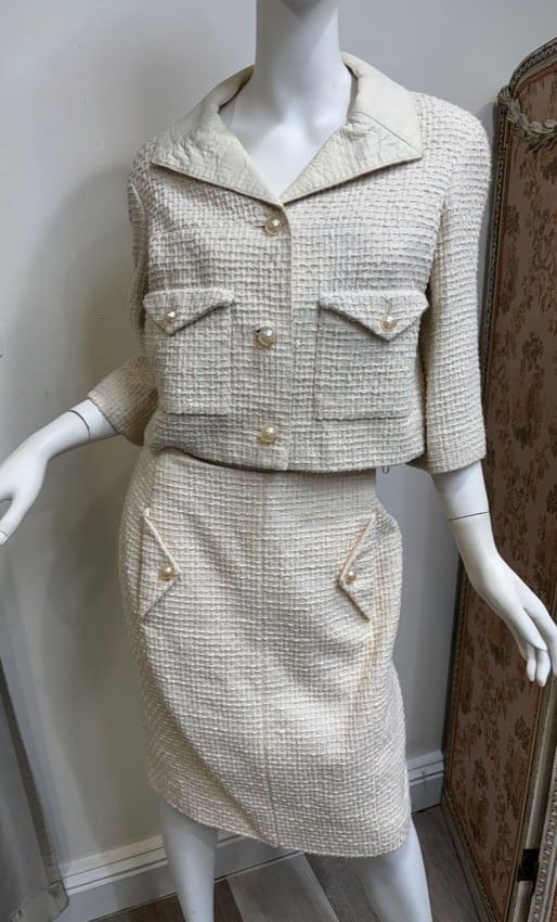 Vintage 2012 CHANEL Cream Textured & Leather Trim Suit, Size 40,42 (1 of 16)