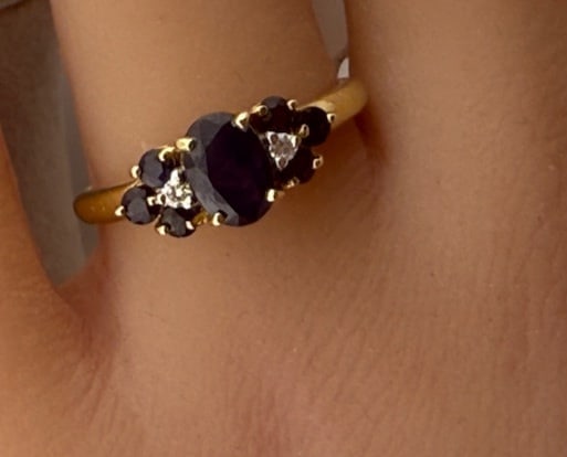 14k Yellow Gold Natural Sapphire & Diamond Ring: 14k Yellow Gold Natural Sapphire & Diamond Ring. *Sapphire 1.50 cttw *Diamond 0.06 cttw *Weight:2.9 grams *Size: 8 *stamped 14k