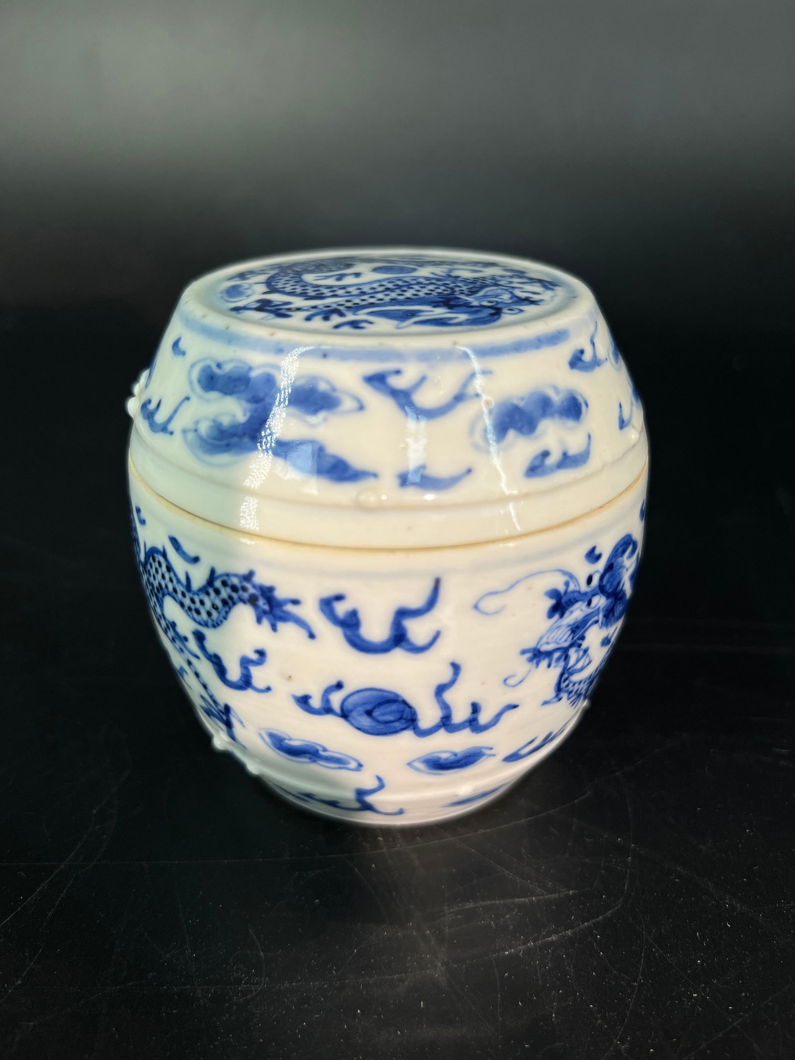 Late Qing Blue and White Cloud Dragon Drum-Form Covered Jar: H9.9cm x W8.5cm Late Qing Blue and White Dragon and Cloud Pattern Drum-shaped Covered Jar. Core material: Jingdezhen blue and white porcelain with Zhejiang cobalt blue. Period: Late Qing Dynasty (Tong