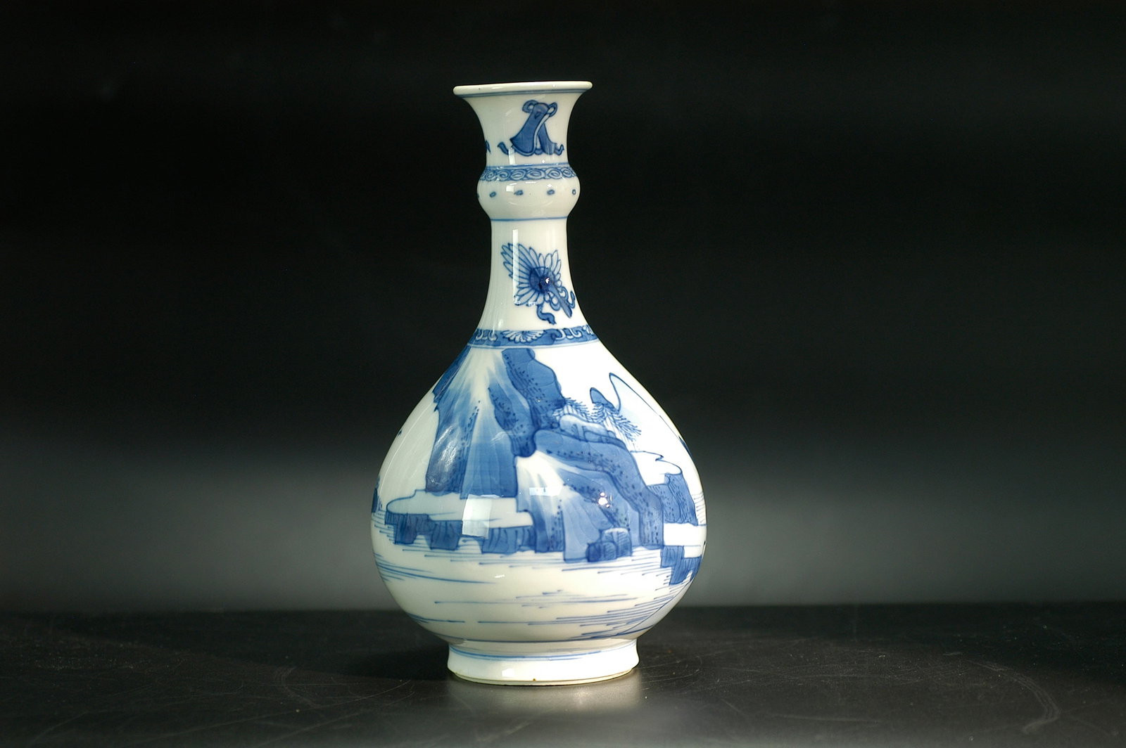 Qing Kangxi Blue and White Kingfisher Blue Landscape Figures Ribbed Foliated Long-Neck Vase: H19.5cm, W10cm. Qing Kangxi blue and white jade spring vase with landscape and figure motifs in kingfisher blue. Kangxi period Jingdezhen folk kiln fine quality piece, authentic inherited piece. Marke