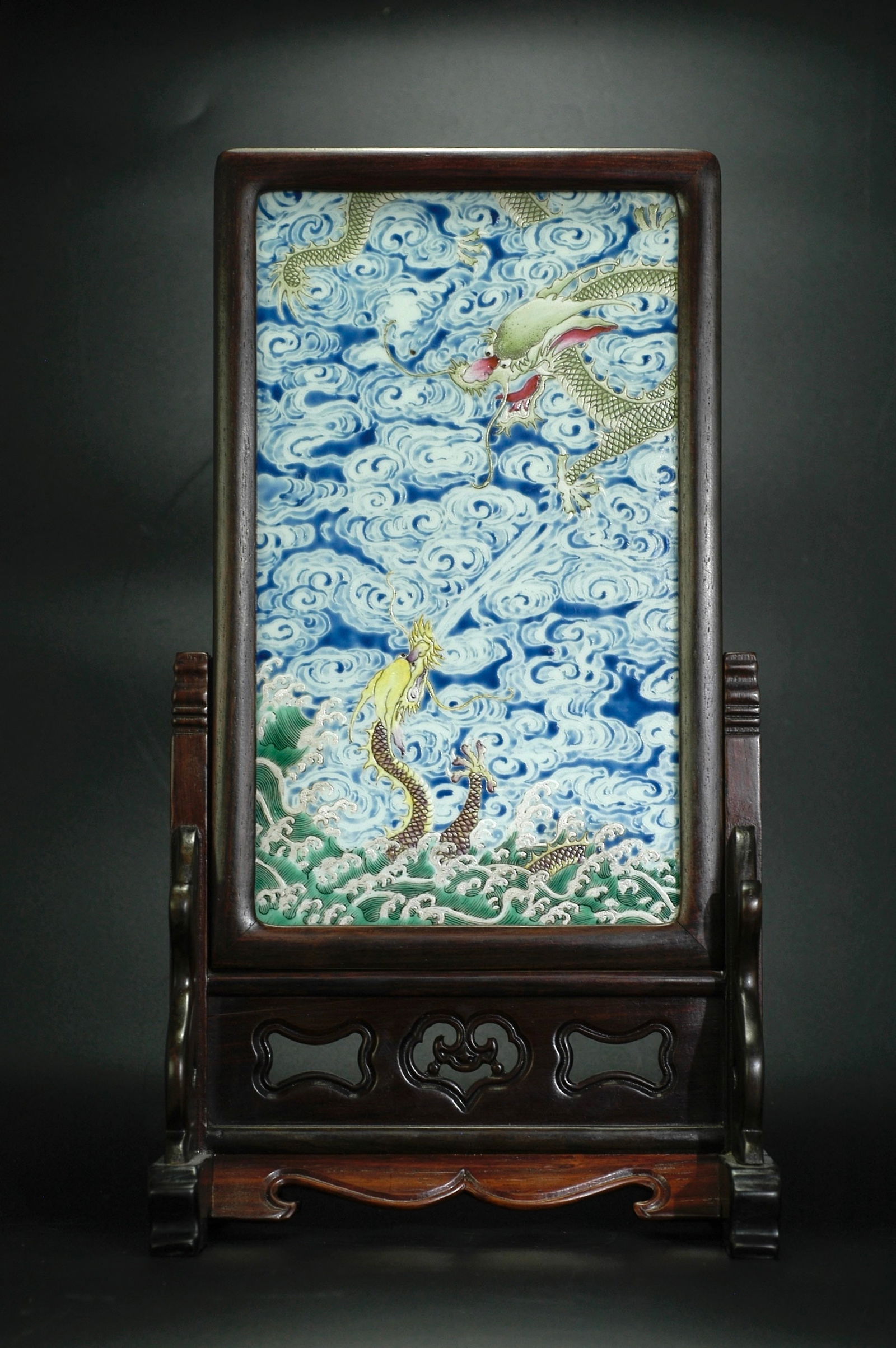 Qing Dynasty Famille Rose Azure Dragon Teaching Son Framed Plaque with Stand: H: 26.7CM W: 16.5CM Object designation: Late Qing (Guangxu-Xuantong) Blue and White Ground Wucai Sea Water and Cloud Dragon Pattern Porcelain Plaque Table Screen (with rosewood stand). Dating conclusi