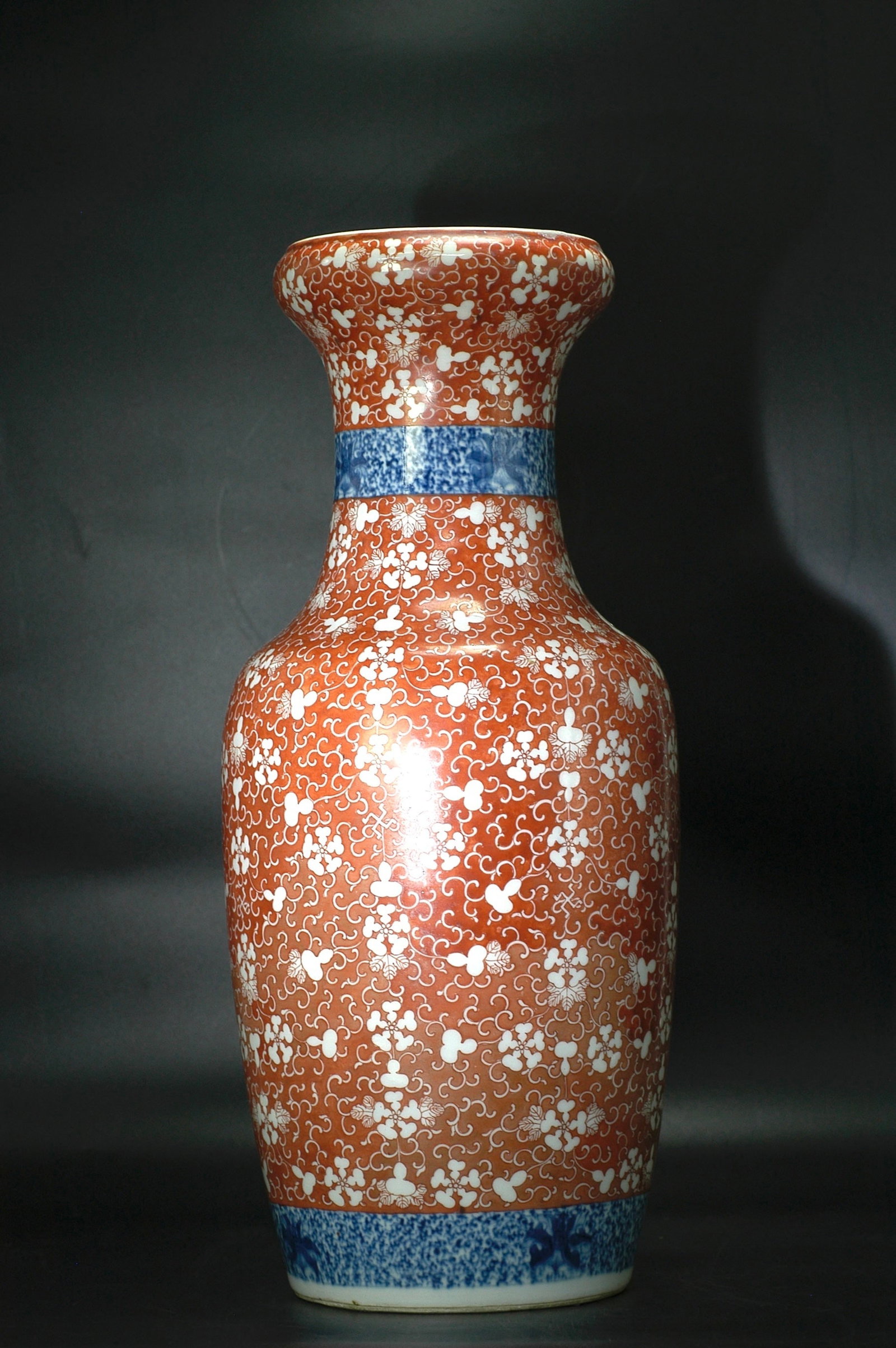 19th Century Blue and White Iron-Red Garlic-Mouth Vase: H:45.5CM W:18CM. Late Qing to Republic period brown-glazed reserve floral blue-and-white garlic-head vase (hollow decorative vase). Jingdezhen white porcelain body with brown glaze ground, reserve dec