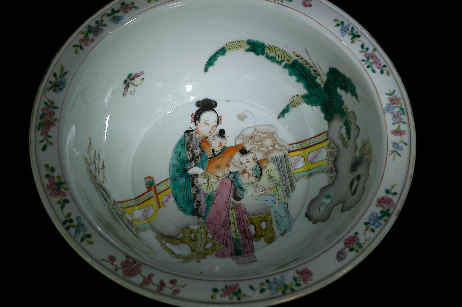 Qing Guangxu Famille Rose Ladies and Boys Basin with Guangxu Iron-Red Seal Mark: H10cm W29cm Qing Guangxu Famille-Rose Ladies and Children at Play Wash Basin (iron-red seal mark 'Da Qing Guangxu Nian Zhi'). This piece belongs to the Guangxu period famille-rose daily-use porcelain.