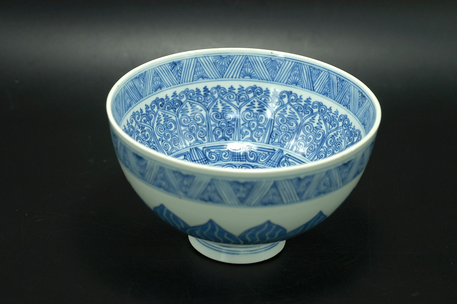 Qing Kangxi-Yongzheng Blue and White Lotus Petal Chicken-Heart Bowl (Lotus Seed Bowl): H12.4cm W20.7cm Object designation: Qing Kangxi period folk kiln fine blue and white lotus petal pattern chicken-heart bowl (lotus seed bowl) in Yongle-Xuande style. Dating conclusion: Qing Dynasty Ka