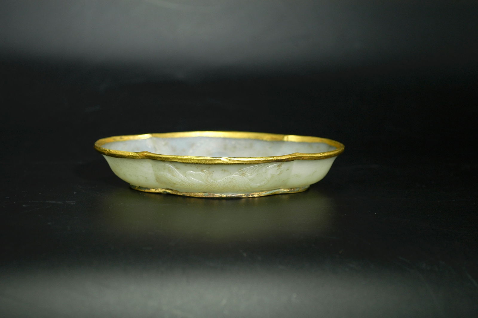 Yuan Dynasty Hetian Greenish-White Jade Low-Relief Dragon Phoenix Foliated Washer with Gilded Bronze: H:2.5cm W:13.8cm Southern Song to Yuan Dynasty Xinjiang Hetian Celadon-White Jade Begonia-Shaped Scholar's Brush Washer with Incised Phoenix Motif and Gilt-Bronze Rim. Dating: Authentic Song-Yuan peri