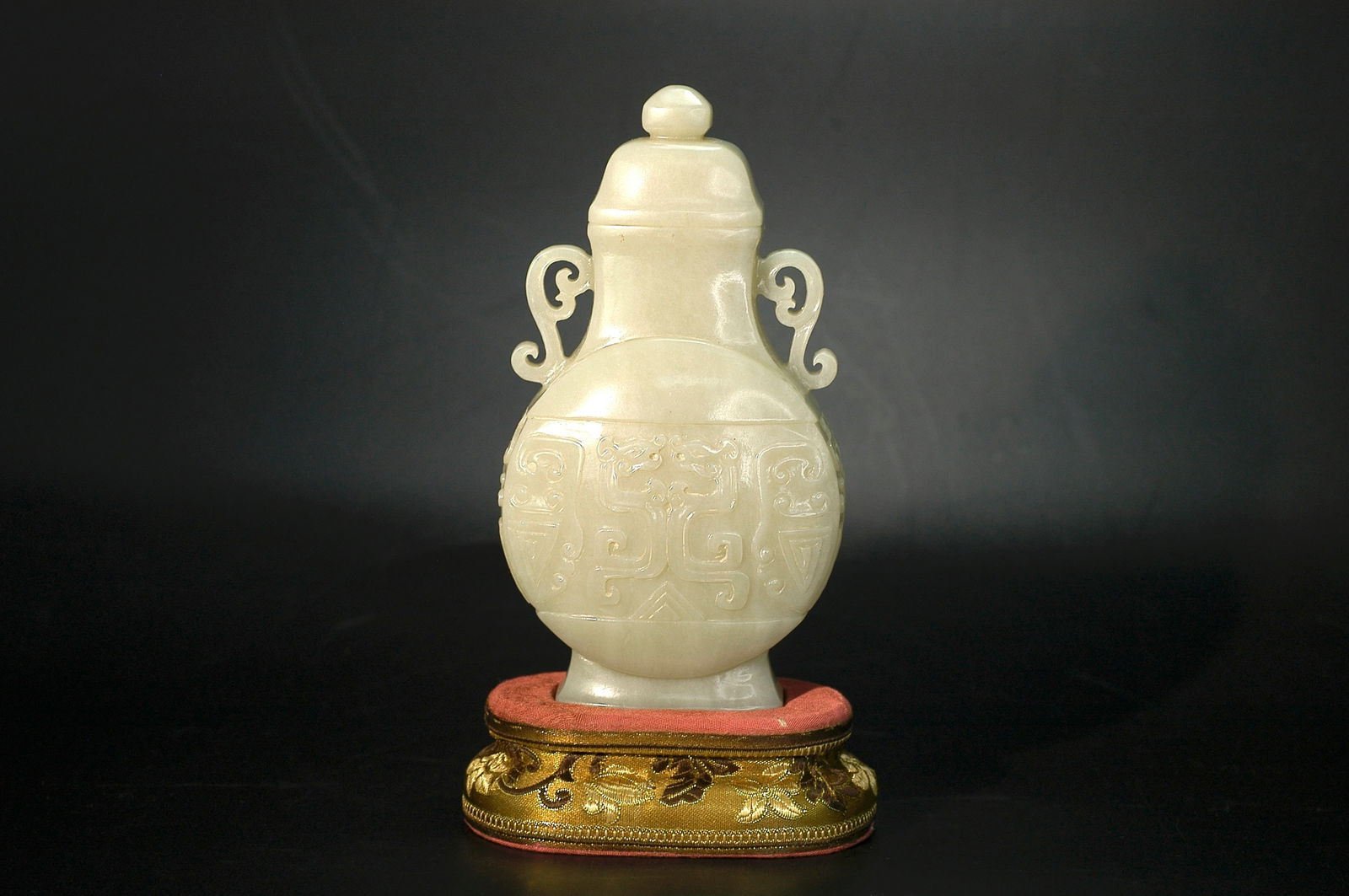 Qing Dynasty Hetian Greenish-White Jade Archaistic Beast-Face Ruyi-Handle Covered Vase: H15CM W8CM Mid Qing Dynasty (Qianlong-Jiaqing, mid-18th to early 19th century) Xinjiang Hetian Celadon-White Jade Archaistic Covered Moon Flask with Beast-Mask Motifs and Double Handles, in Suzhou wor