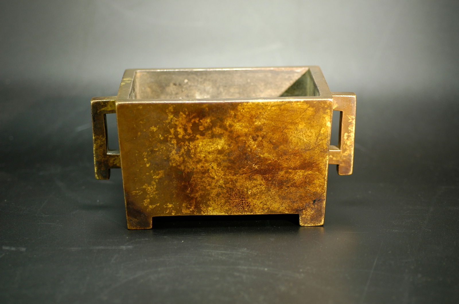 Bronze Horse-Trough Censer with 12-Character Mark, Gilt Censer: H:8.5CM W:17.5CM Qing Dynasty Kangxi Period Gilt-Bronze Horse Trough Incense Burner with mark 'Made in the Kangxi Reign of the Great Qing, Finely Crafted by the Shi Family of Yantai.' Dating conclusio