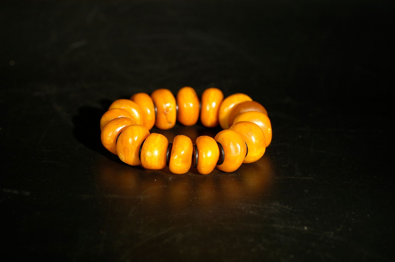 Qing Dynasty Beeswax Natural-Form Bead Bracelet: Qing Dynasty to Republic Period Old Tibetan Amber 'Pancake Bead' Bracelet. Core Material: Natural beeswax amber, abacus bead form. Dating: Qing Dynasty to Republic period (approximately