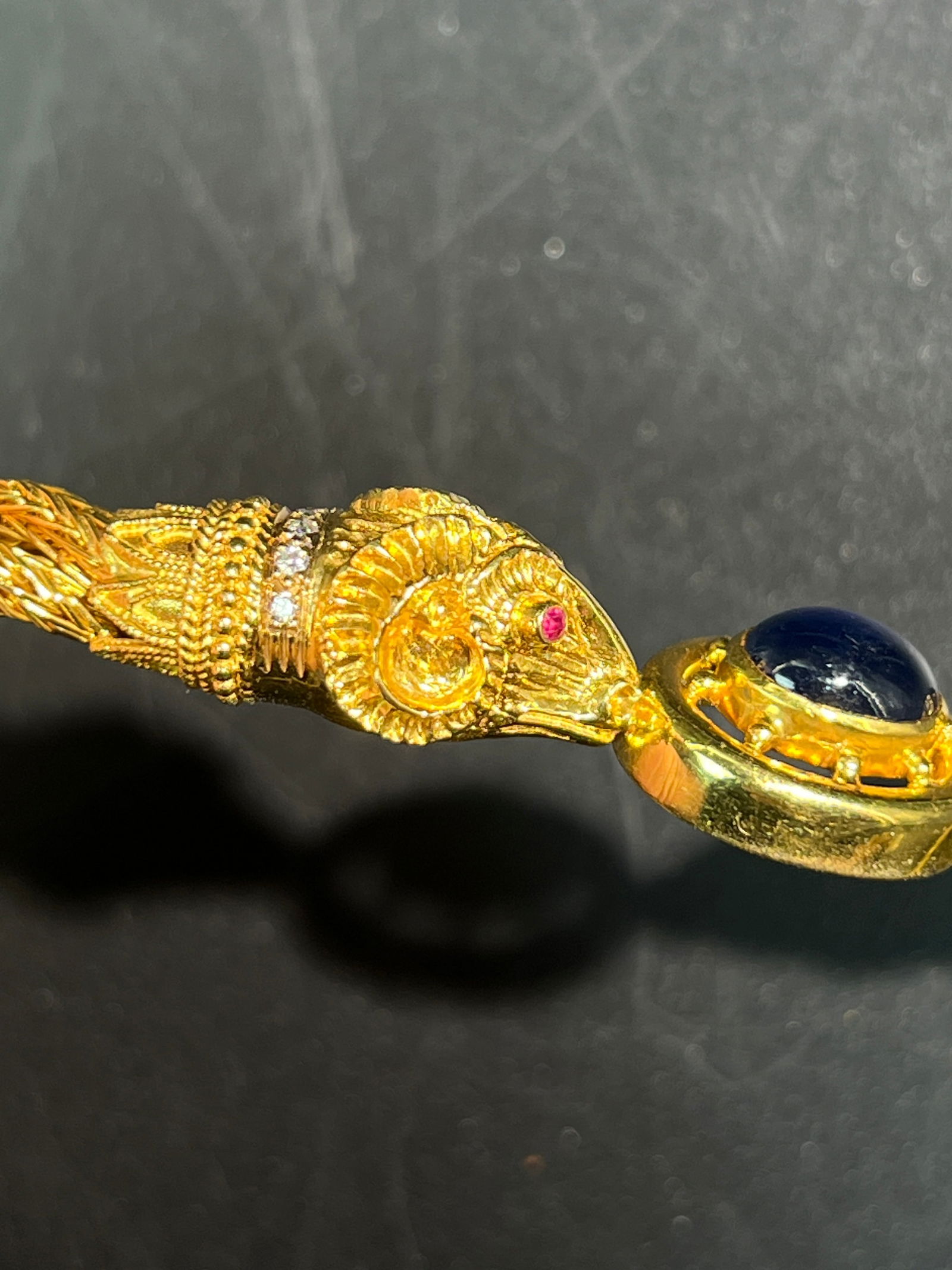 Le Classique 18K Gold Sapphire Double Ram-Head Necklace: Sapphire 0.85*0.7cm Diamond 0.1*0.1cm 86g. Le Classique 18K Gold Necklace with Sapphire, Double Ram-Head Design. Material: 18K yellow gold (750), sapphire, ruby, and diamond. Dating: Mid to late 20th