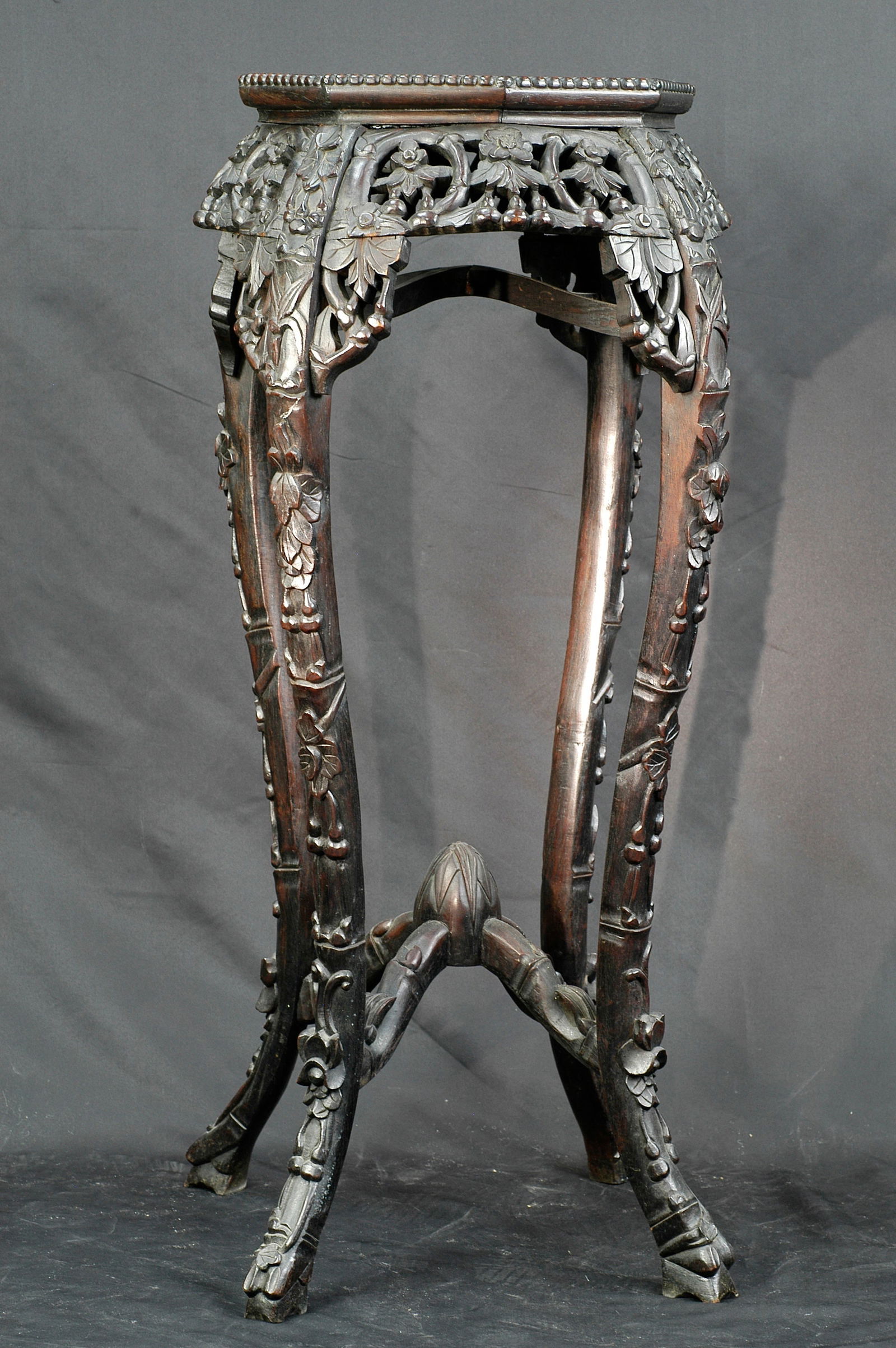 Late Qing to Republic Period Guangzuo Rosewood Marble-Inlaid Tall Plant Stand: Cantonese hardwood tall plant stand with inset marble top. Period: Late Qing Dynasty to early Republic (Tongzhi–Guangxu to early 20th century). Form and Structure: Octagonal marble-inset top wit