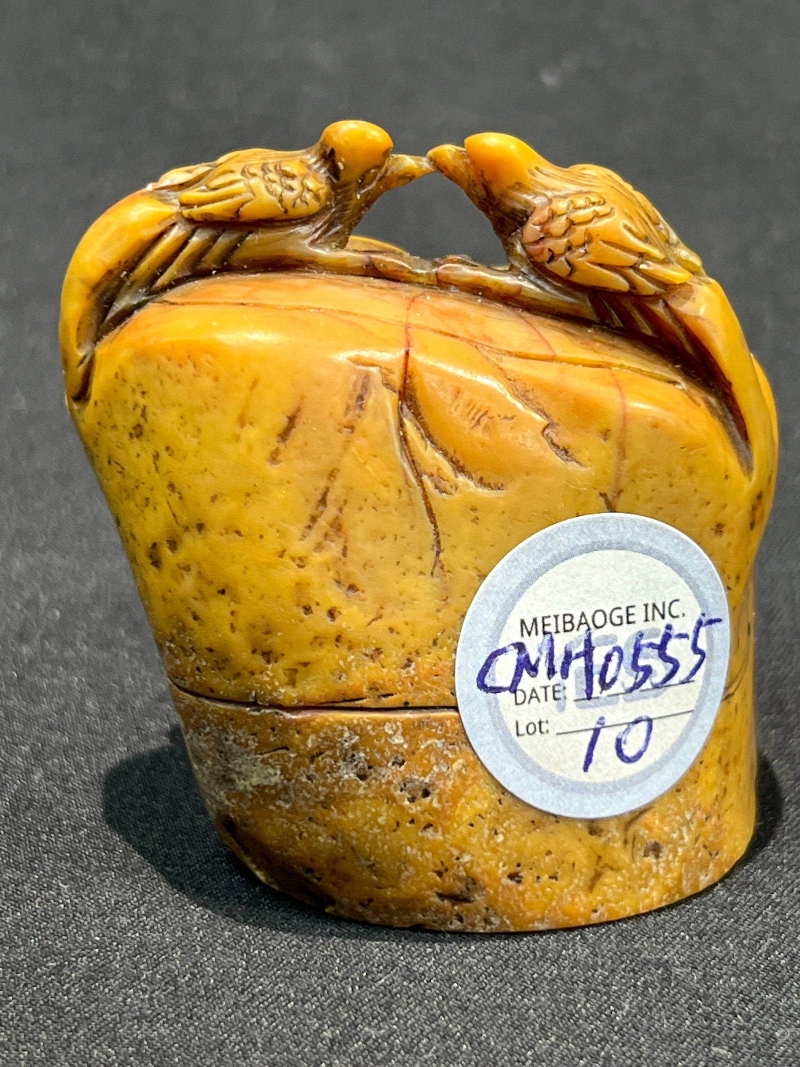 Qing Dynasty / Republic Period Shoushan Stone (Tiankhuang / Lumu Pattern) 'Bamboo Brings Peace, Twin: H4.6cm W4.7cm Qing Dynasty/Republic Period Shoushan Stone (Tianhuang/Lumuge) 'Bamboo Announcing Peace with Pair of Birds' Free-form Seal. Material: Shoushan stone (presumed Tianhuang or Lumuge variety