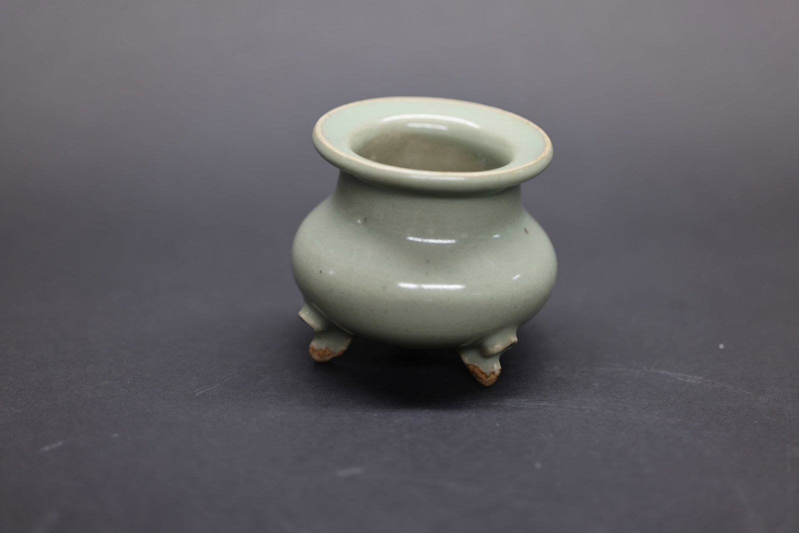 Celadon-Glazed Tripod Censer in Li Form (Small Incense Burner): Estimated Date: Late Northern Song to Jin Dynasty, based on the body, glaze characteristics, firing technique, and stylistic features of the vessel.Attribution: The vessel is covered in a soft grayish