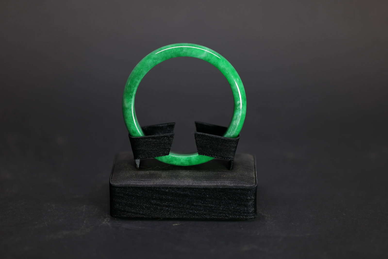 A Highly Important Green Jadeite Bangle - 2