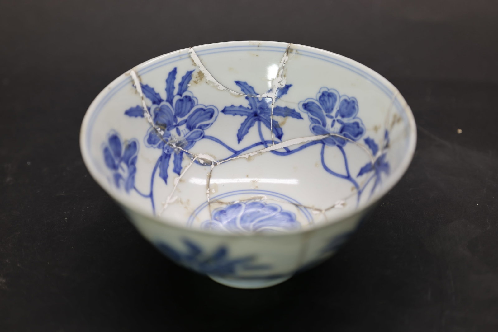 A 'Chenghua'-Style Blue and White 'Hibiscus' Bowl, Qing Dynasty: Estimated Date: Qing Dynasty. A Chenghua-style blue and white porcelain bowl, bearing an apocryphal "Made during the Chenghua Reign of the Great Ming" mark.Attribution: The bowl is finely potted and c