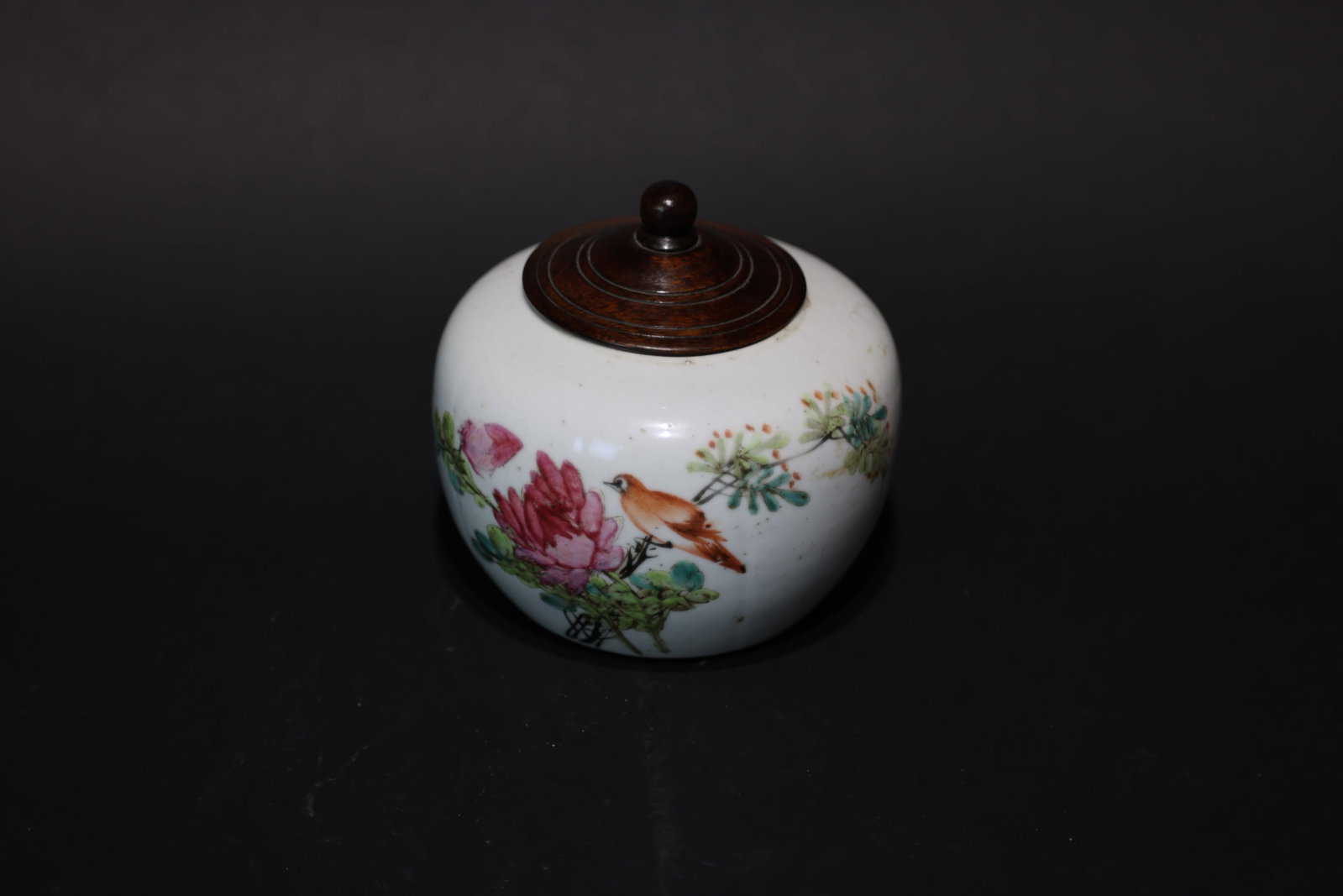 A 'Famille-Rose' 'Flowers and Birds' 'Baozhu' Jar, Late Qing Dynasty: Estimated Date: Late Qing Dynasty to Republic Period. A famille rose porcelain scholar's jar bearing the iron-red "Guanyao Neizao" mark.Attribution: The jar is potted in a compact form and decorated o