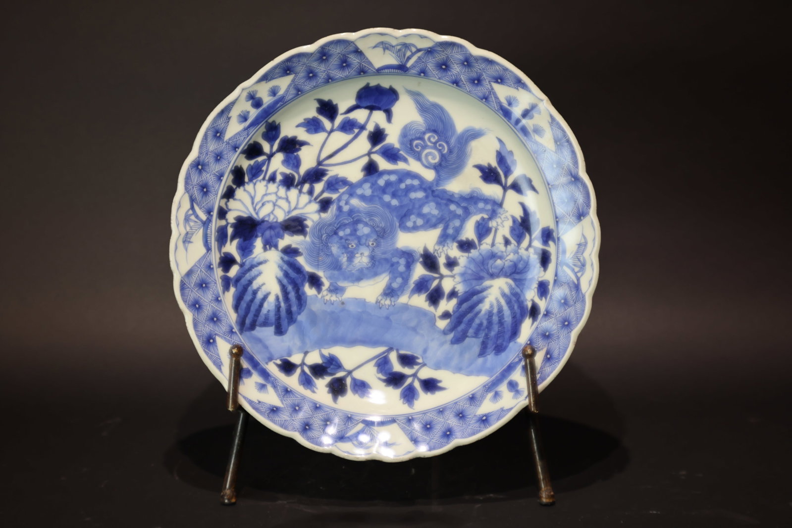 A 'Blue and White' 'Auspicious Beast and Peony' Lobed Dish, Qing Dynasty (1 of 6)