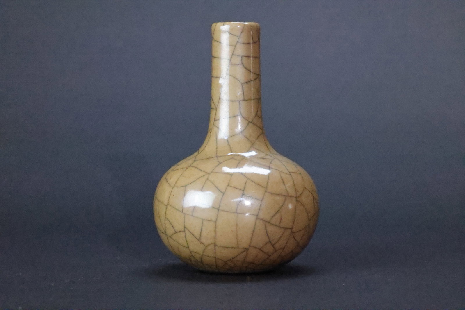 A Ge-Type Straw-Glazed Tianqiuping, Mid-Qing Dynasty (1 of 4)